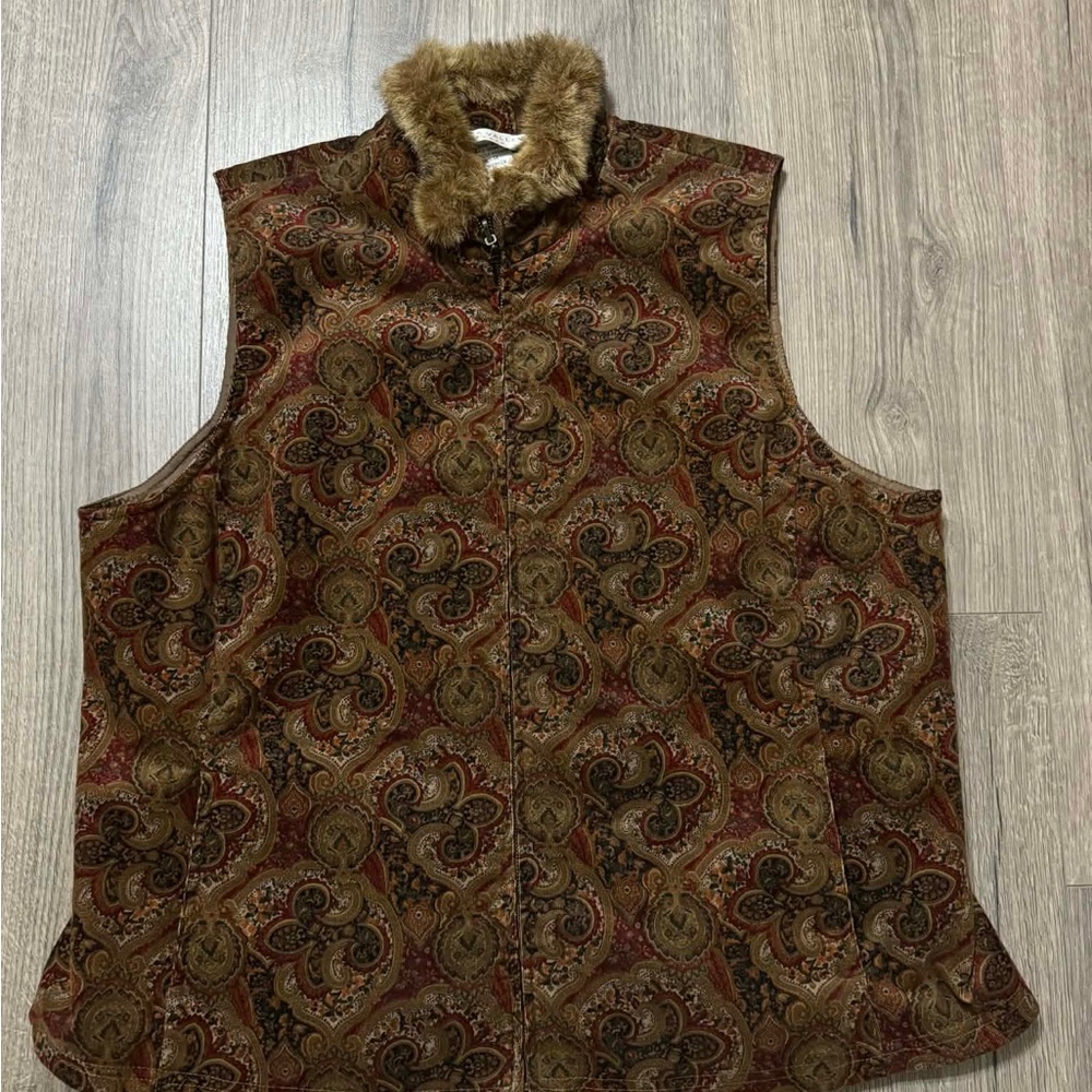 Napa Valley Paisley Quilted Vest with Faux Fur Collar - Brown